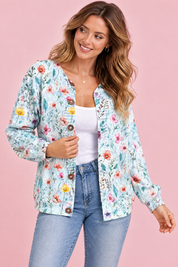Cardigan bleu clair boutonné à col rond | Vue rapprochée | Lounelle Paris