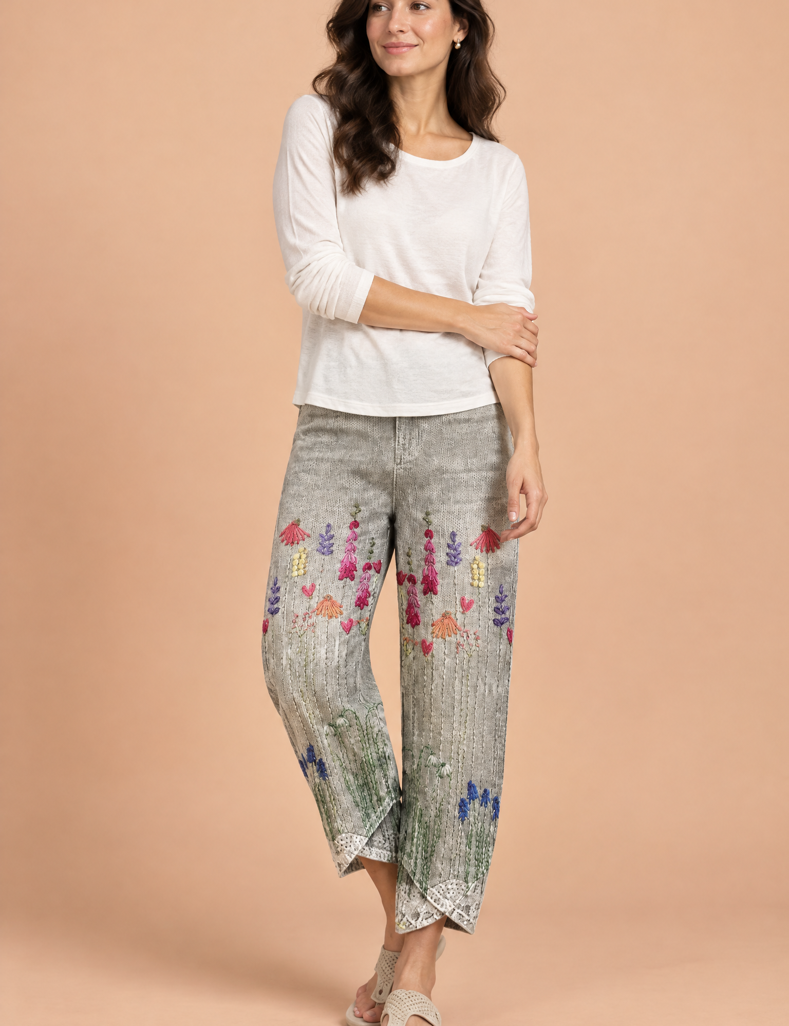 Pantalon gris à imprimé floral et ourlet fendu | Vue de face | Lounelle Paris