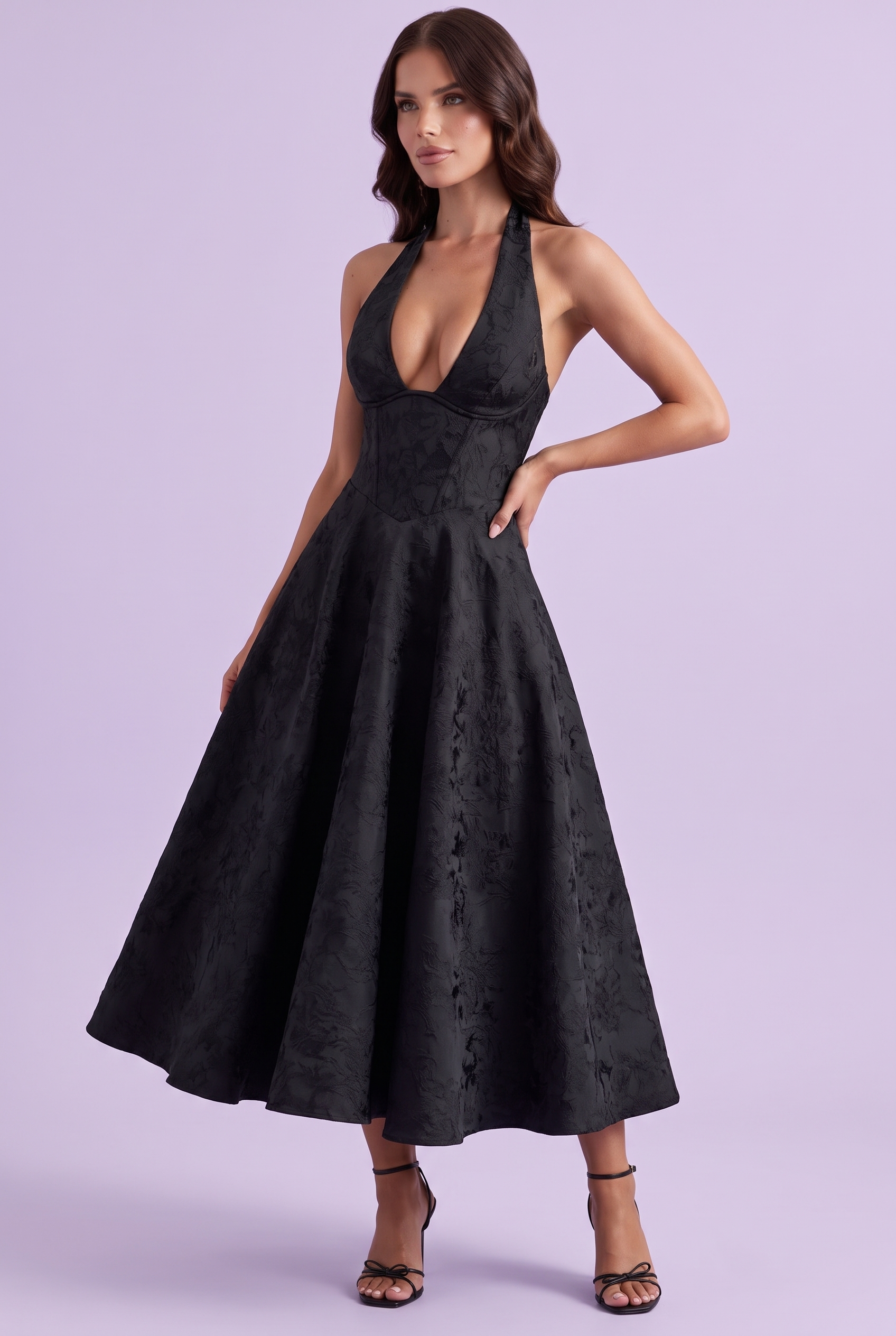 Robe midi noire en dentelle à décolleté plongeant | Vue de face | Lounelle Paris