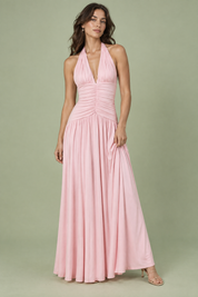 Robe longue rose à décolleté plongeant et détails froncés | Vue de face | Lounelle Paris