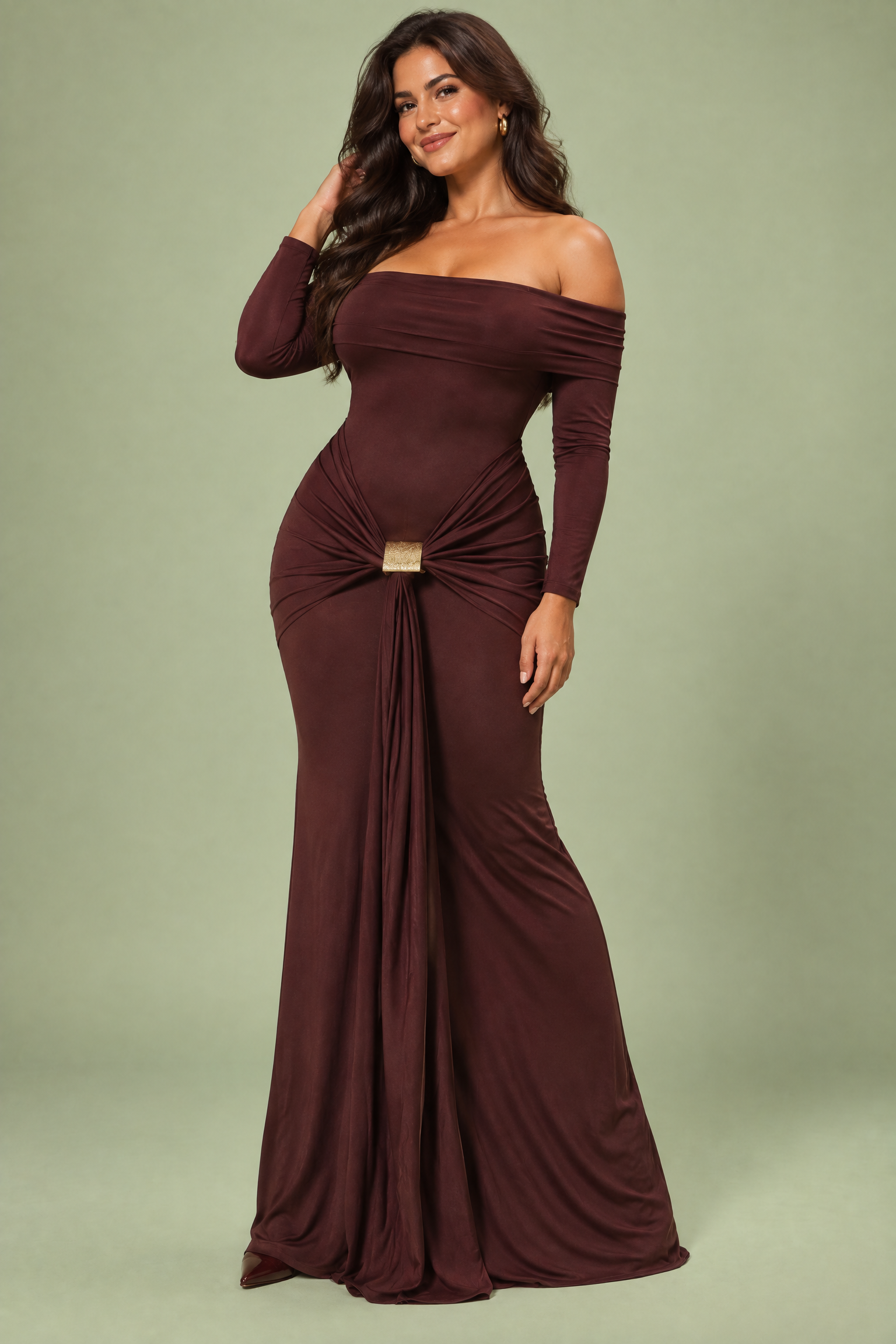 Robe longue bordeaux asymétrique à fronces et drapé | Porté sur une autre silhouette | Lounelle Paris