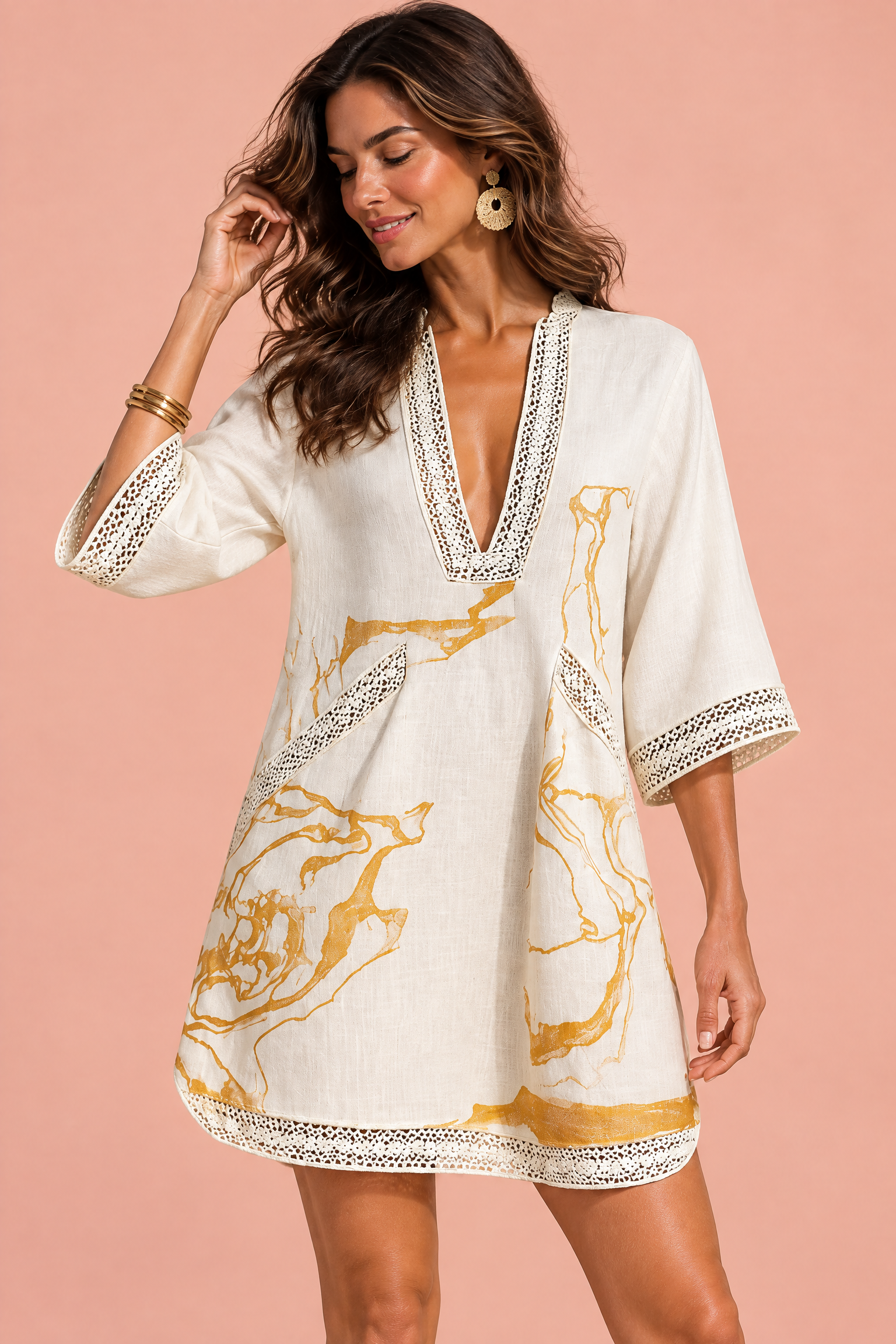 Robe courte fluide écrue à col V | Vue rapprochée | Lounelle Paris