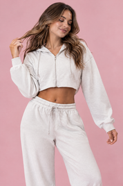 Ensemble écru avec sweat zippé court | Vue rapprochée | Lounelle Paris