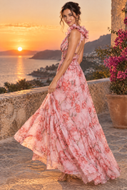 Robe longue rose fleurie à volants | Deuxième photo lifestyle | Lounelle Paris