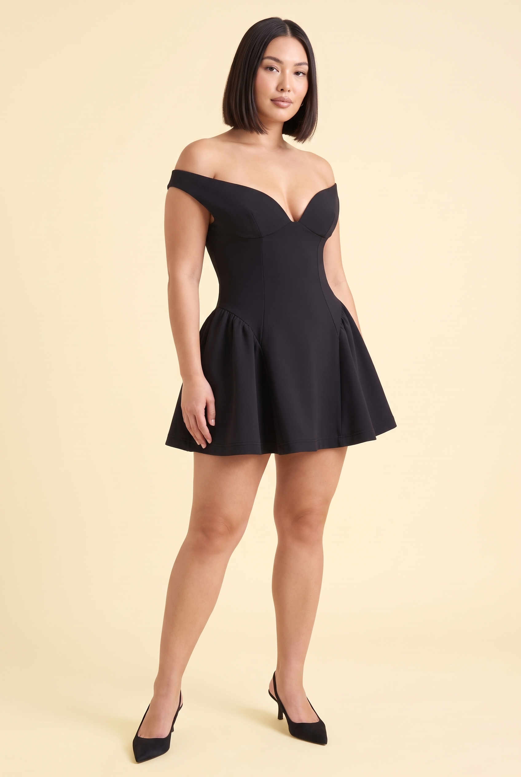 Robe noire courte trapèze dos nu | Porté sur une autre silhouette | Lounelle Paris