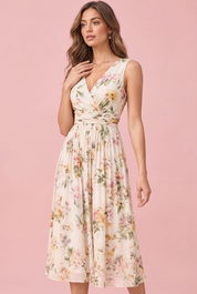 Robe midi verte à imprimé de bouquets floraux, col carré et coupe trapèze | Vue rapprochée | Lounelle Paris