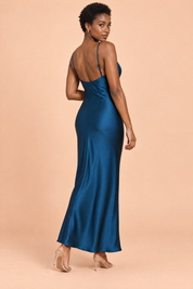 Robe longue satinée bleu marine à col bénitier | Vue de dos | Lounelle Paris