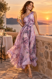 Robe fleurie violette claire à une épaule | Deuxième photo lifestyle | Lounelle Paris