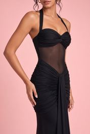 Robe longue noire froncée à encolure dos nu | Vue rapprochée | Lounelle Paris