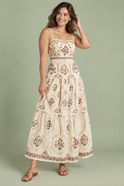 Robe longue écrue fleurie à volants | Porté sur une autre silhouette | Lounelle Paris
