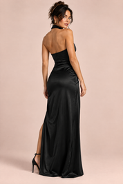 Robe longue satinée noire à encolure américaine et fente | Vue de dos | Lounelle Paris