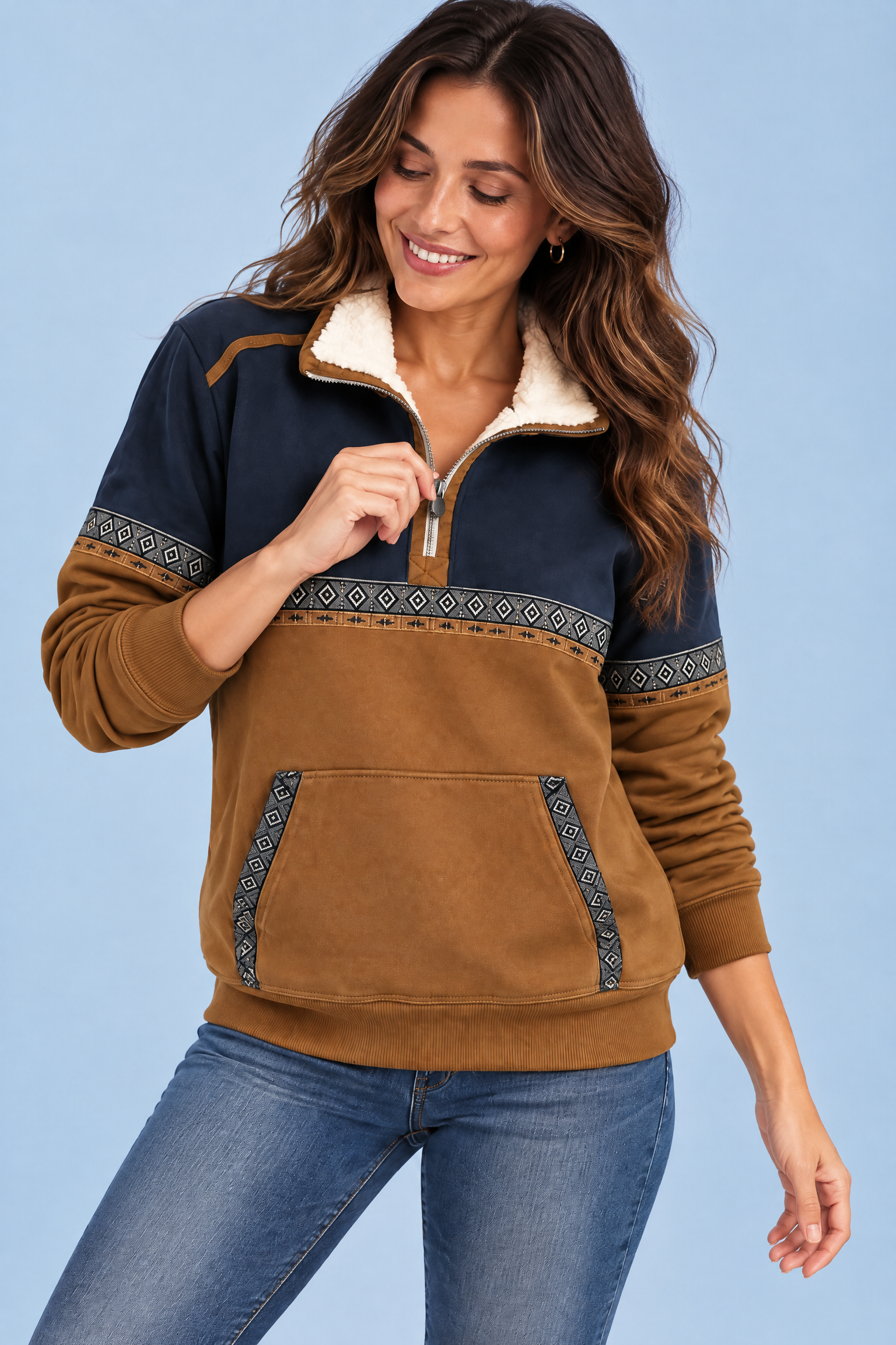 Pull marron à empiècements contrastés et demi-zip | Vue rapprochée | Lounelle Paris