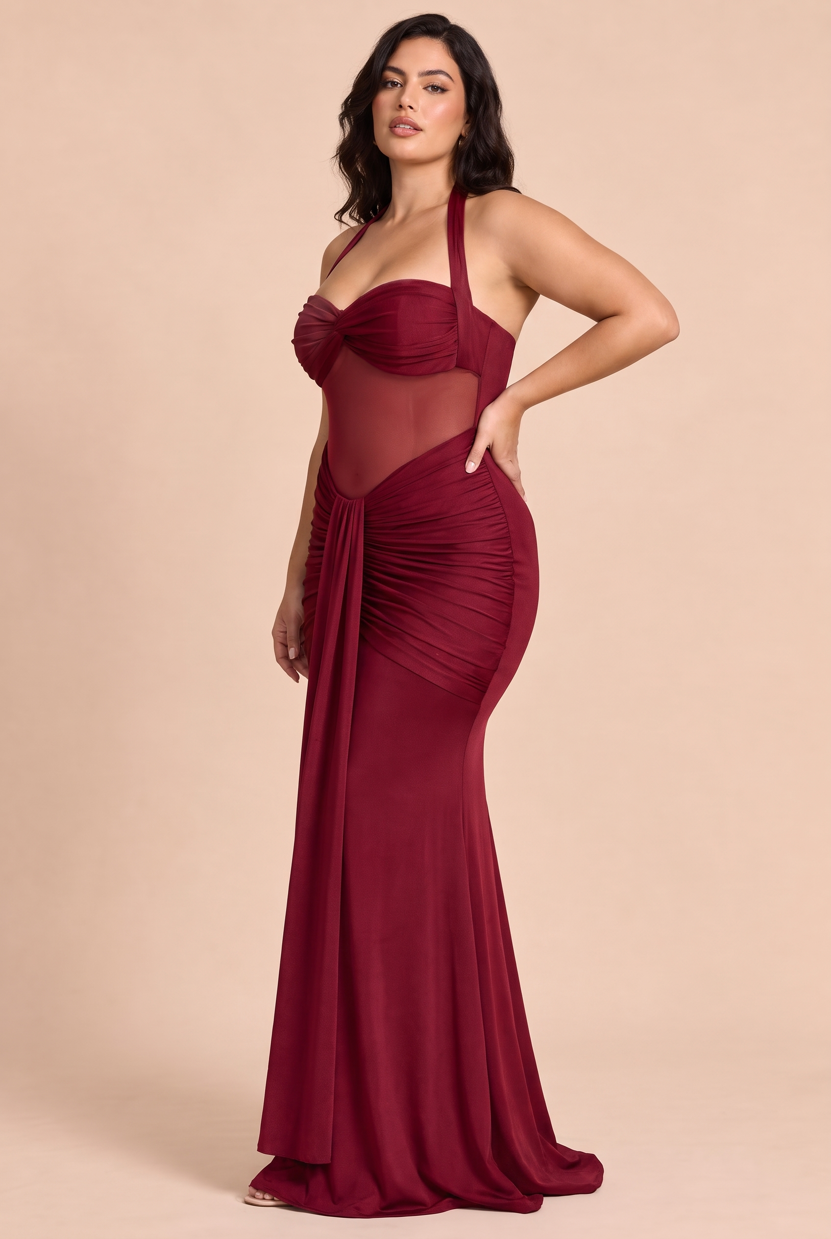 Robe longue bordeaux froncée à encolure dos nu | Porté sur une autre silhouette | Lounelle Paris