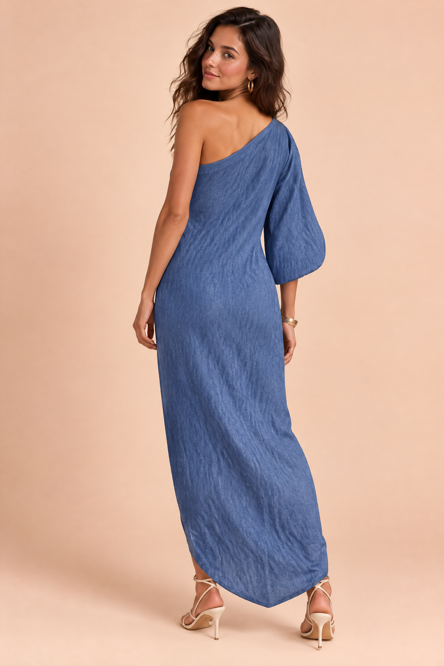 Robe asymétrique bleue à épaule dénudée | Vue de dos | Lounelle Paris