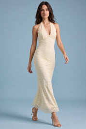 Robe longue en dentelle jaune à encolure asymétrique et détail au col | Vue en mouvement | Lounelle Paris