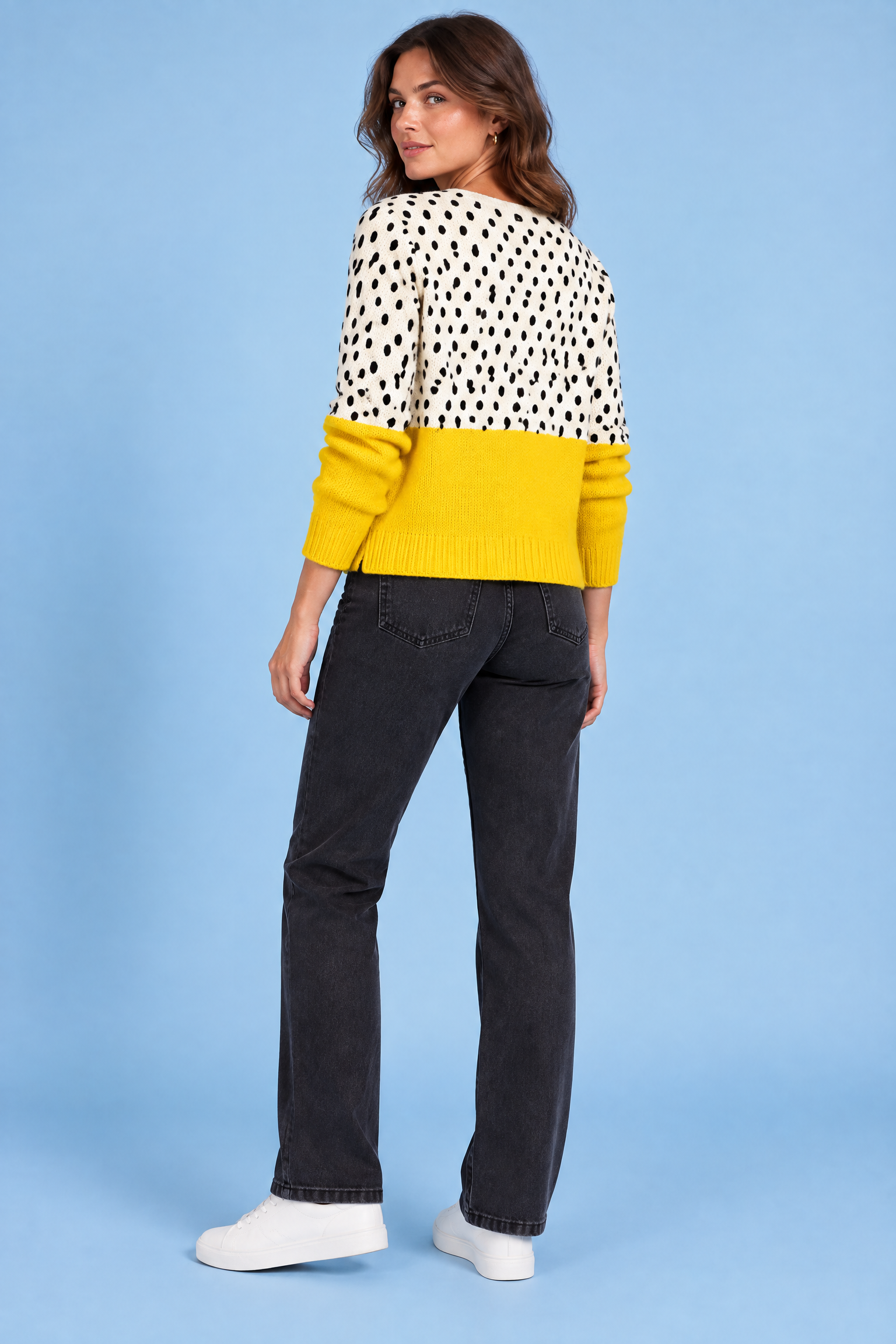 Cardigan jaune boutonné à col rond | Vue de dos | Lounelle Paris