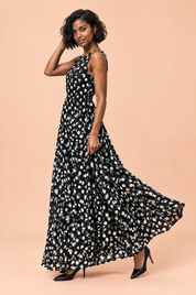 Robe longue noire à pois avec col montant et détails drapés | Vue de dos | Lounelle Paris