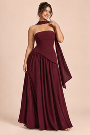 Robe longue bordeaux à encolure asymétrique | Porté sur une autre silhouette | Lounelle Paris