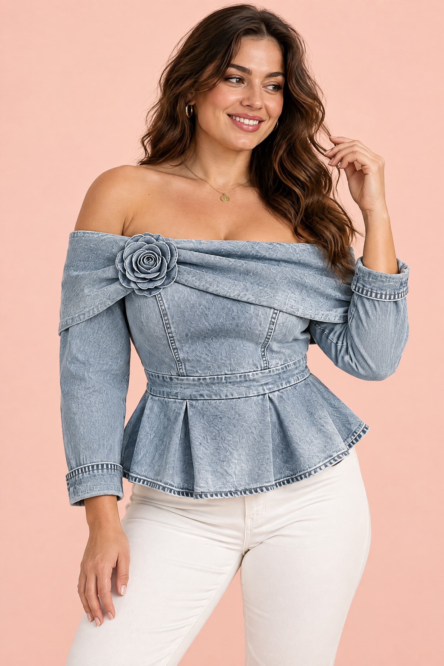 Blouse gris clair à épaules dénudées et basque | Porté sur une autre silhouette | Lounelle Paris