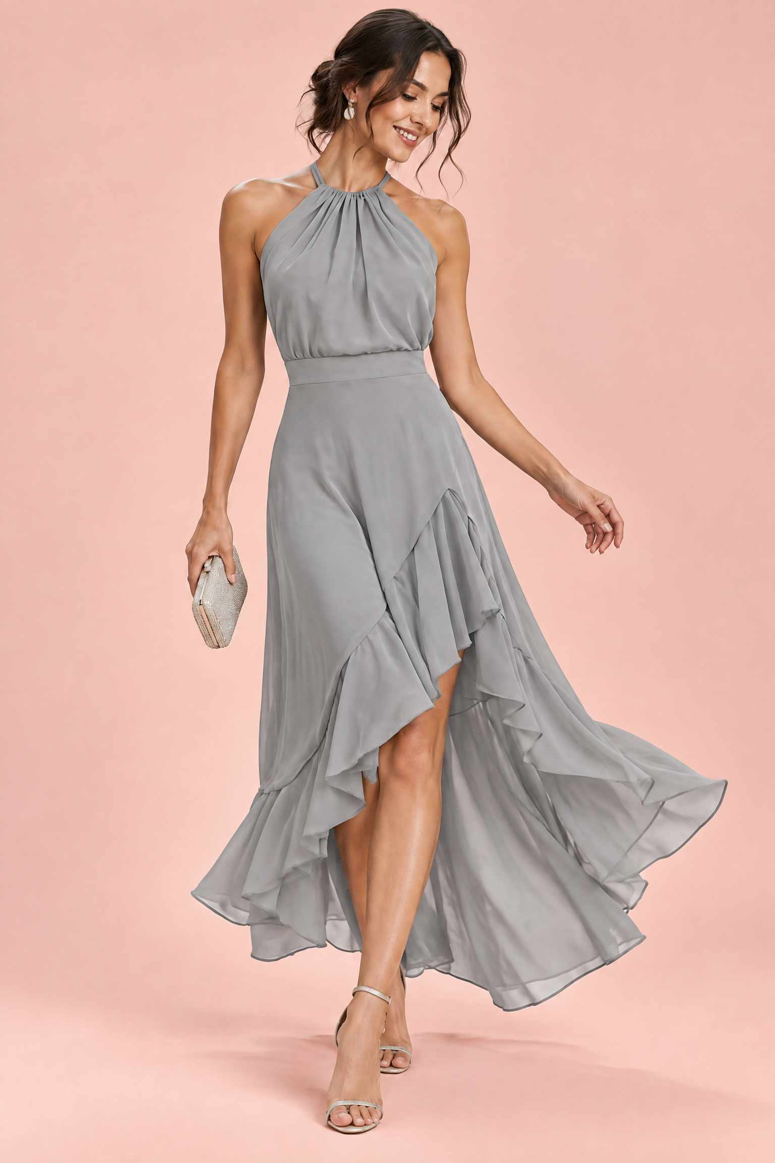 Robe grise à volants asymétriques et encolure dos nu | Vue en mouvement | Lounelle Paris