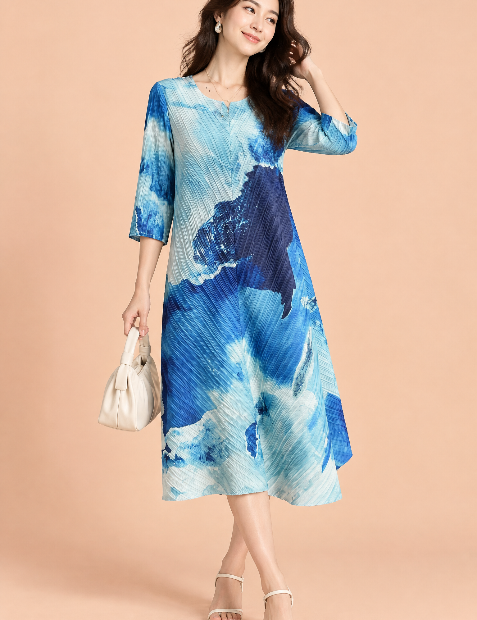Robe midi plissée bleue à imprimé abstrait | Vue de face | Lounelle Paris