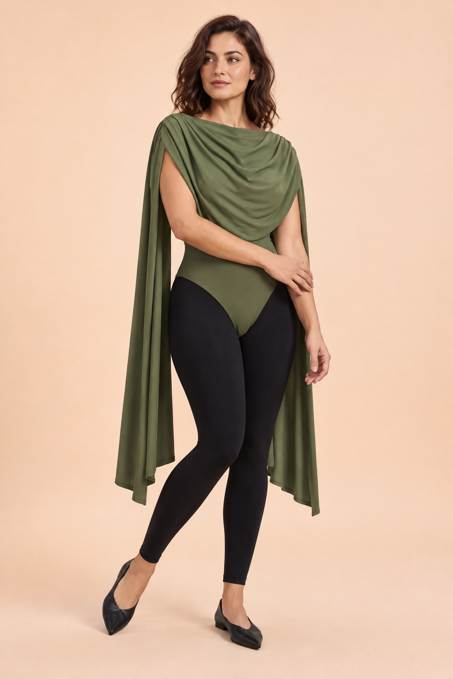 Body vert olive ajusté froncé à col bénitier | Porté sur une autre silhouette | Lounelle Paris
