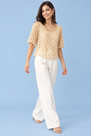 Top beige brodé et perlé | Vue en mouvement | Lounelle Paris