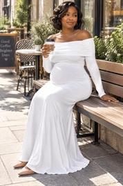 Robe longue de grossesse blanche en résille froncée à col Bardot | Photo lifestyle | Lounelle Paris