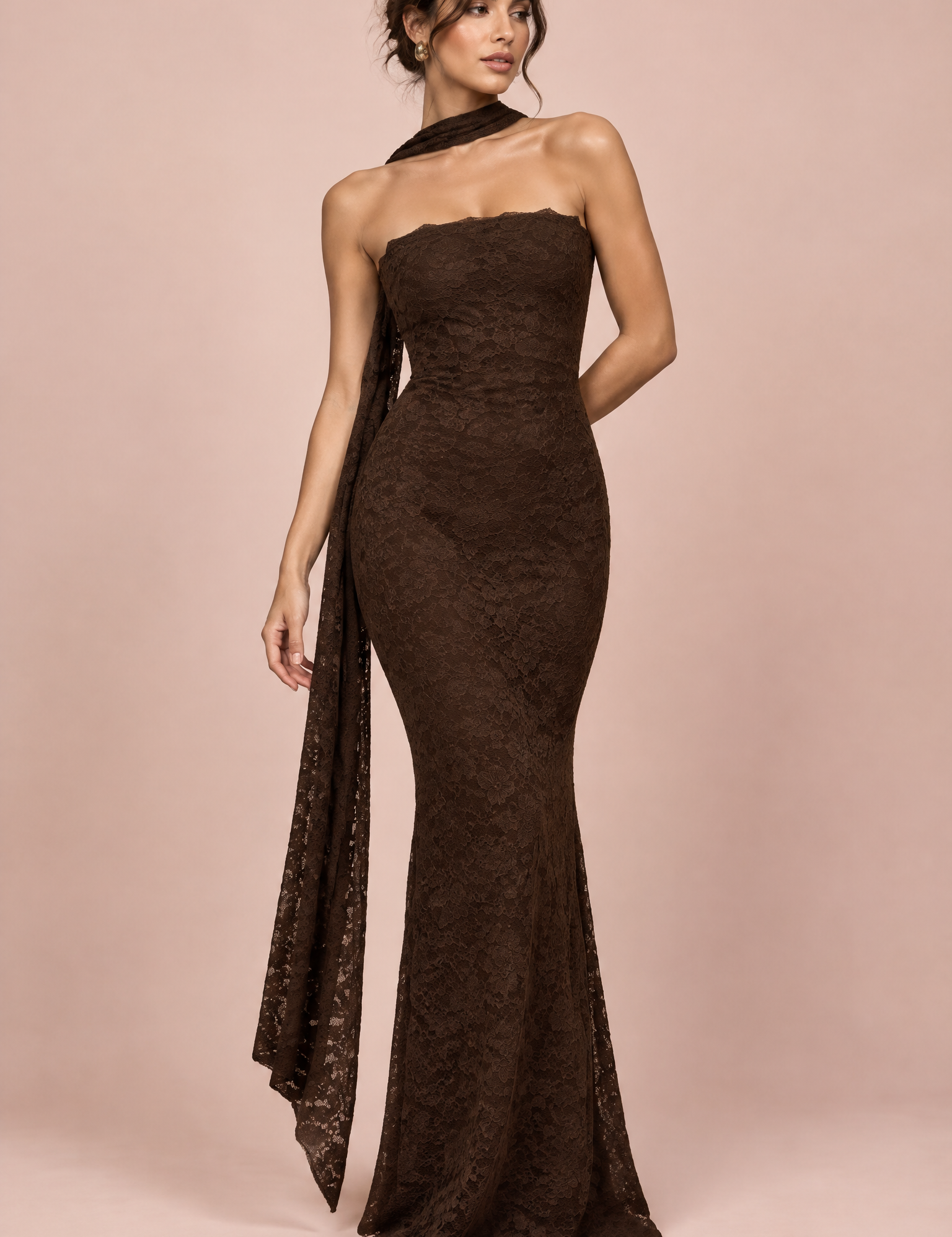 Robe longue moulante marron foncé en dentelle, bustier avec détail foulard | Vue de face | Lounelle Paris