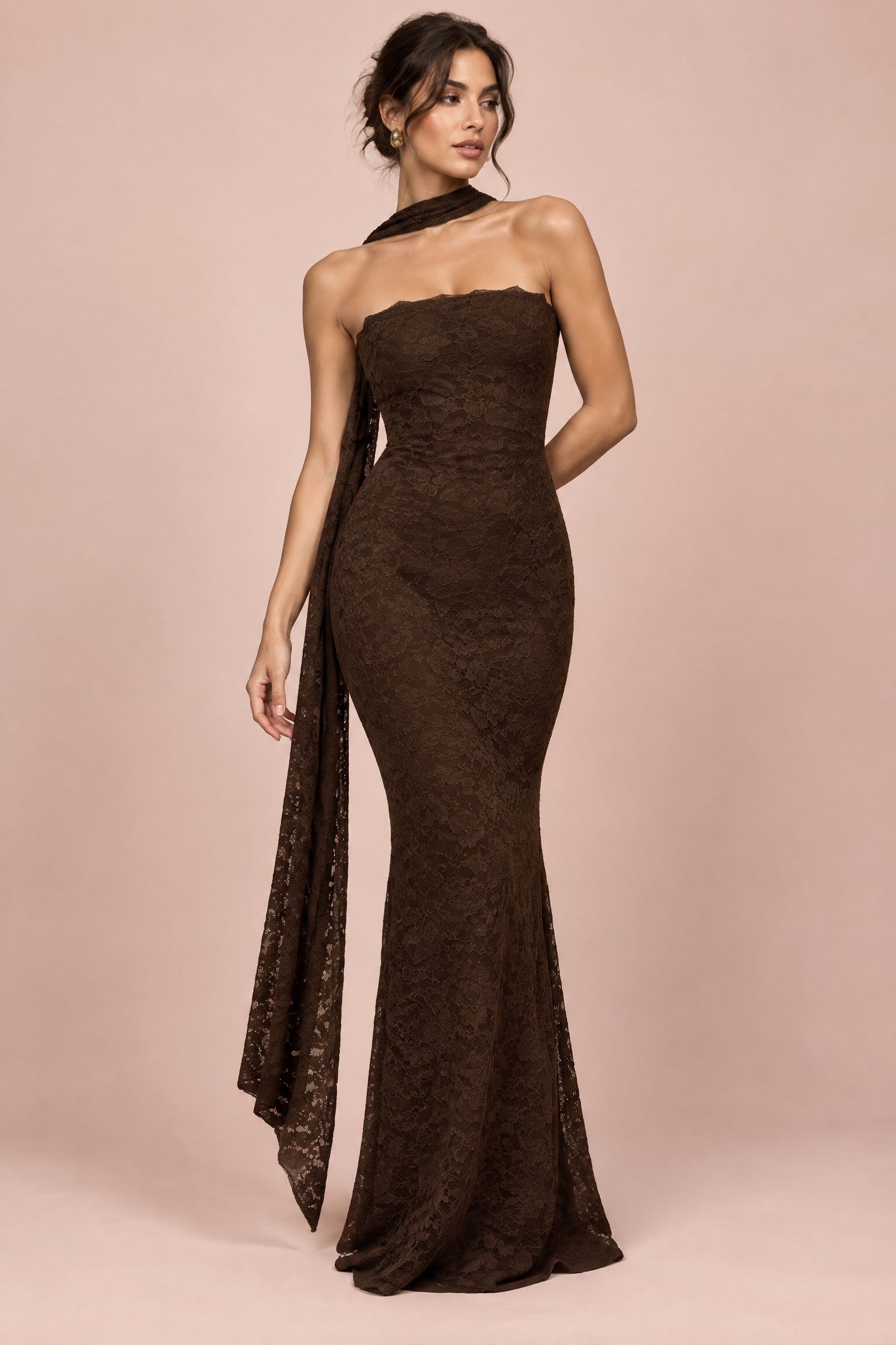 Robe longue moulante marron foncé en dentelle, bustier avec détail foulard | Vue de face | Lounelle Paris