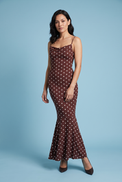 Robe longue sirène marron à pois et encolure drapée | Vue de face | Lounelle Paris