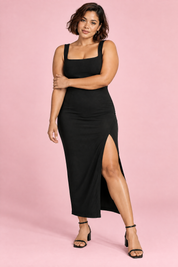 Robe longue noire à encolure dos nu et coupe sirène | Porté sur une silhouette plus ronde | Lounelle Paris