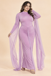 Robe violet clair dos nu avec cape | Porté sur une silhouette plus ronde | Lounelle Paris