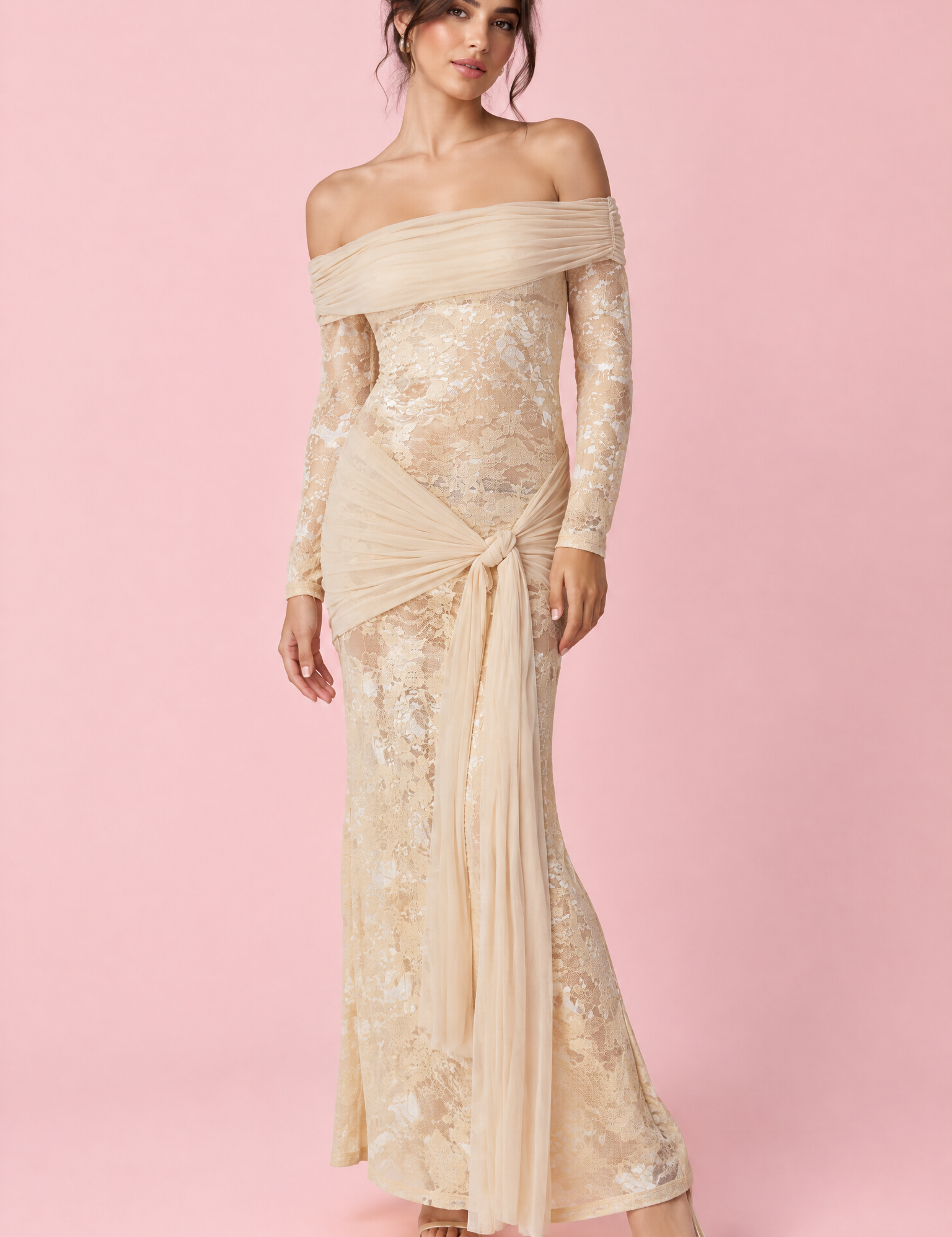 Robe longue beige en dentelle à col Bardot, avec détails froncés et lien à nouer | Vue de face | Lounelle Paris