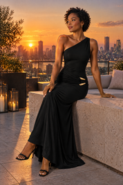 Robe longue noire à encolure asymétrique et dos nu | Deuxième photo lifestyle | Lounelle Paris