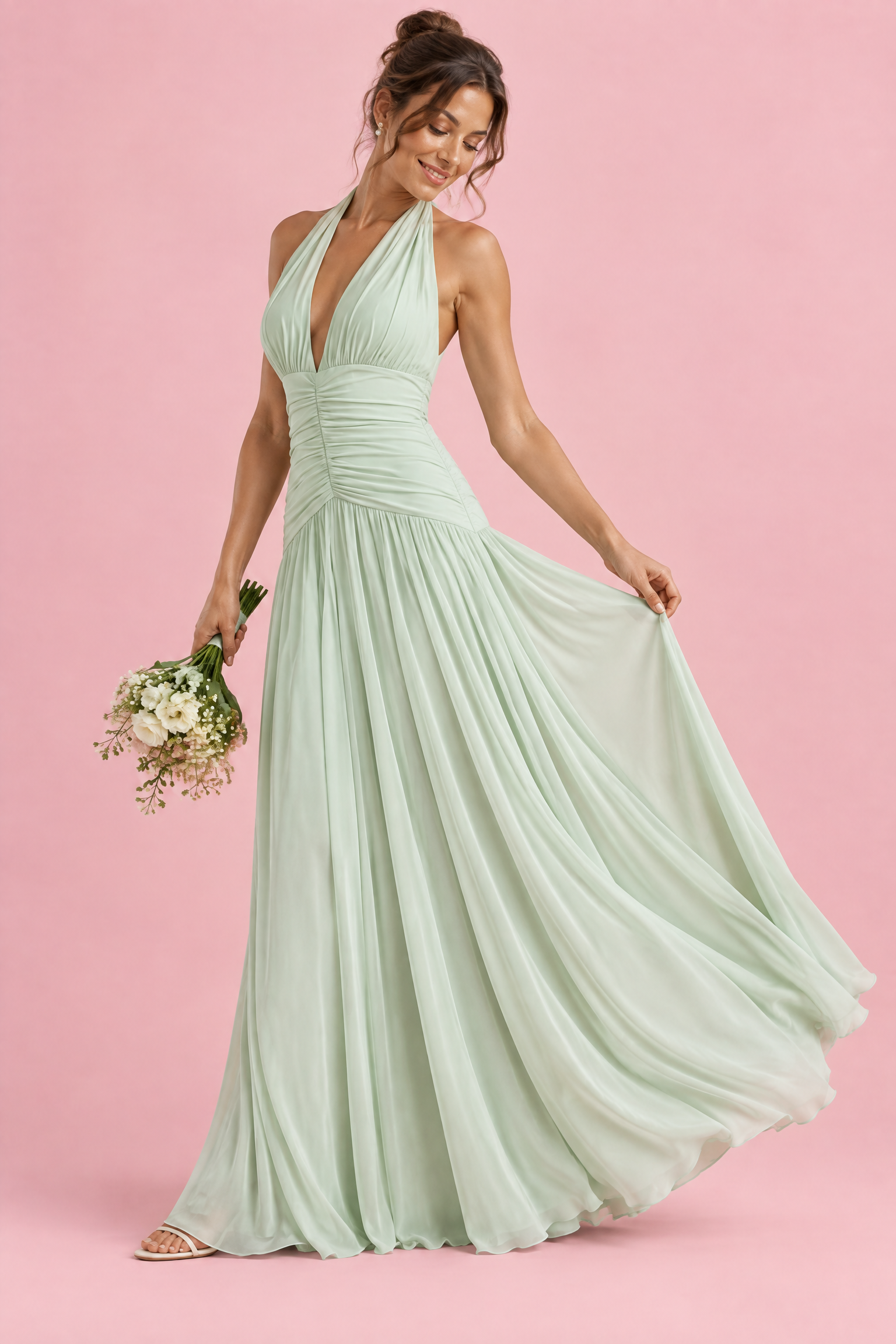 Robe longue vert clair à décolleté plongeant et détails froncés | Vue de dos | Lounelle Paris