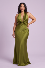 Robe longue sirène vert olive dos nu à col bénitier | Porté sur une silhouette plus ronde | Lounelle Paris