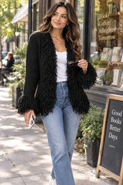 Gilet noir à franges | Photo lifestyle | Lounelle Paris