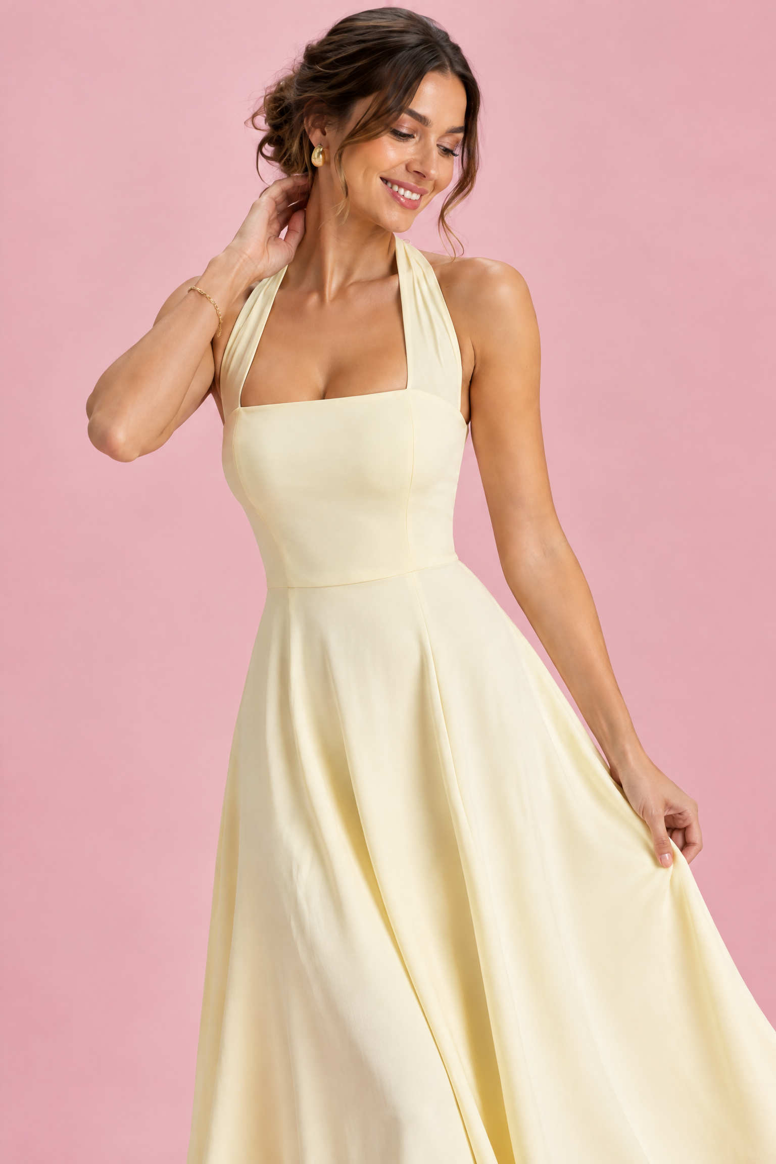 Robe midi patineuse jaune clair à col américain | Vue rapprochée | Lounelle Paris