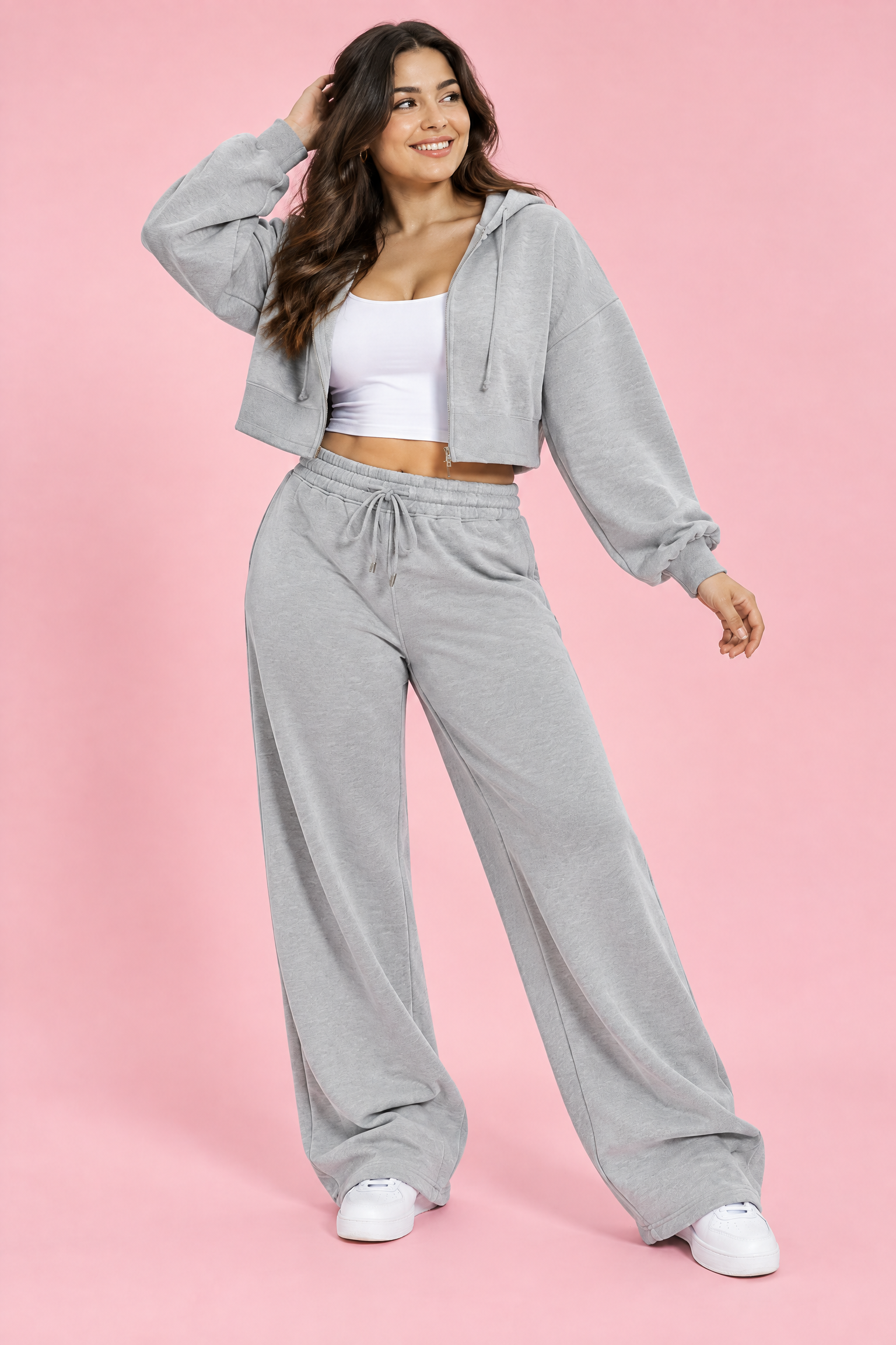 Ensemble gris avec sweat zippé court | Porté sur une autre silhouette | Lounelle Paris