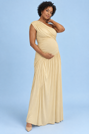 Robe longue de grossesse beige à encolure asymétrique et taille basse | Porté sur une autre silhouette | Lounelle Paris