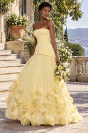 Robe longue bustier plissée jaune | Photo lifestyle | Lounelle Paris