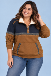 Pull marron à empiècements contrastés et demi-zip | Porté sur une silhouette plus ronde | Lounelle Paris