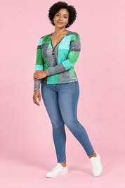 Haut vert zippé à imprimé patchwork | Porté sur une autre silhouette | Lounelle Paris