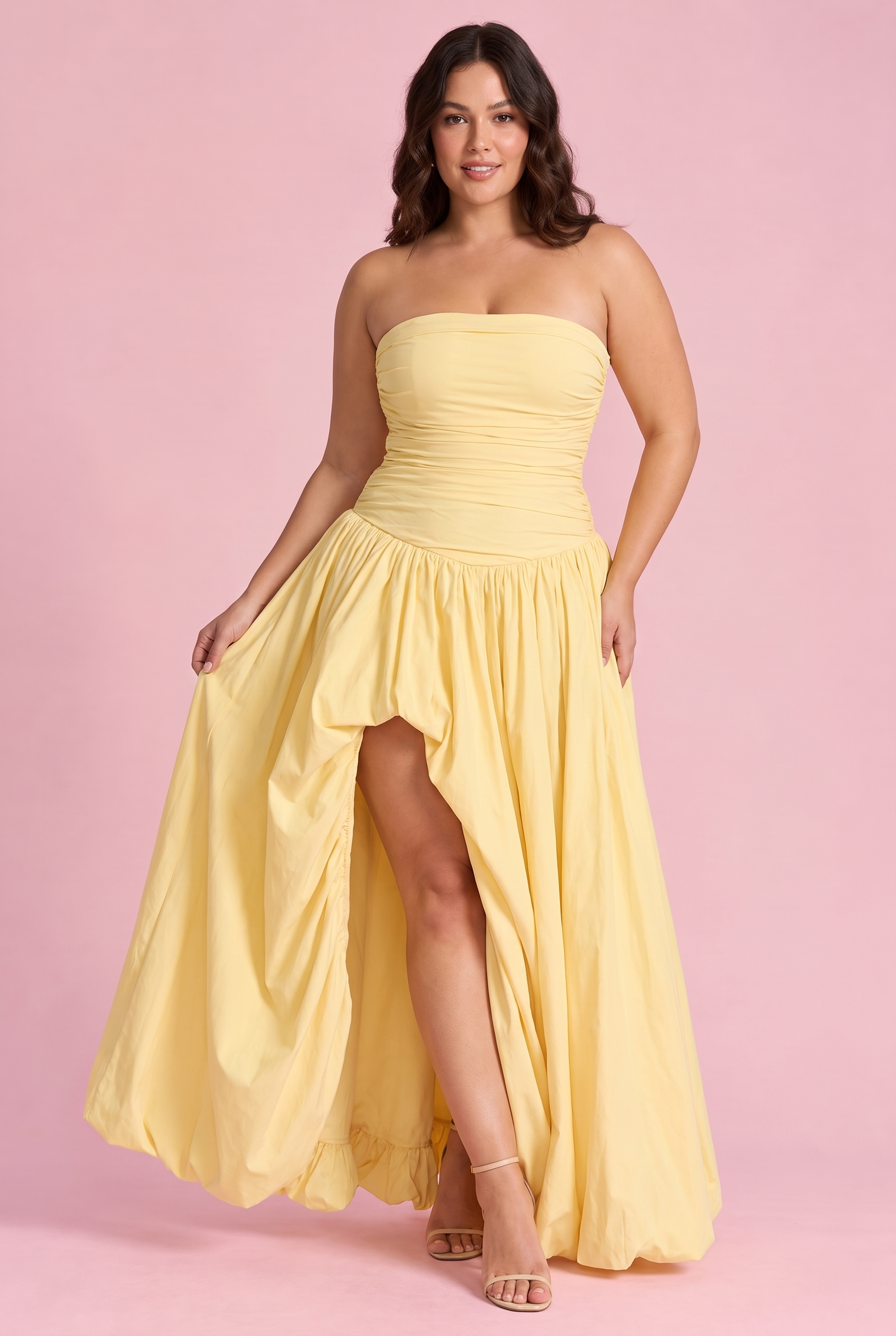 Robe longue jaune froncée sans bretelles | Porté sur une autre silhouette | Lounelle Paris