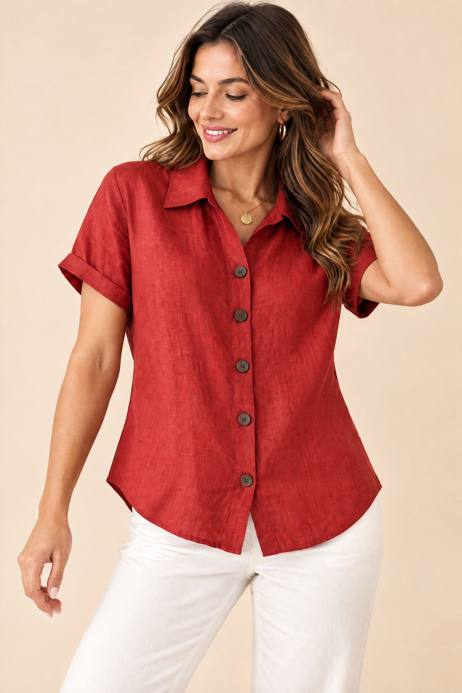 Chemise rouge à manches courtes et col classique | Vue rapprochée | Lounelle Paris