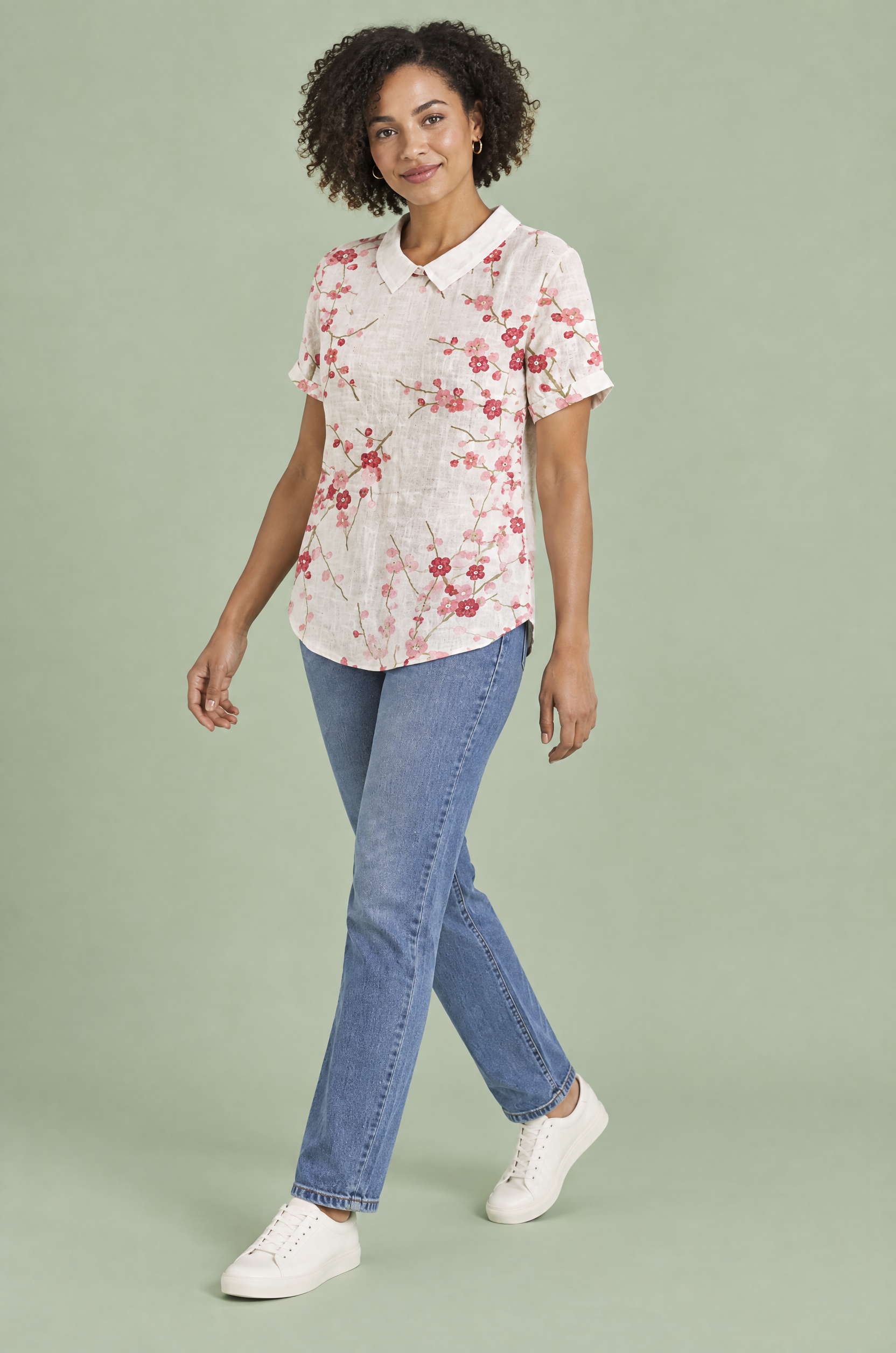 T-shirt écru à imprimé floral et col | Vue en mouvement | Lounelle Paris