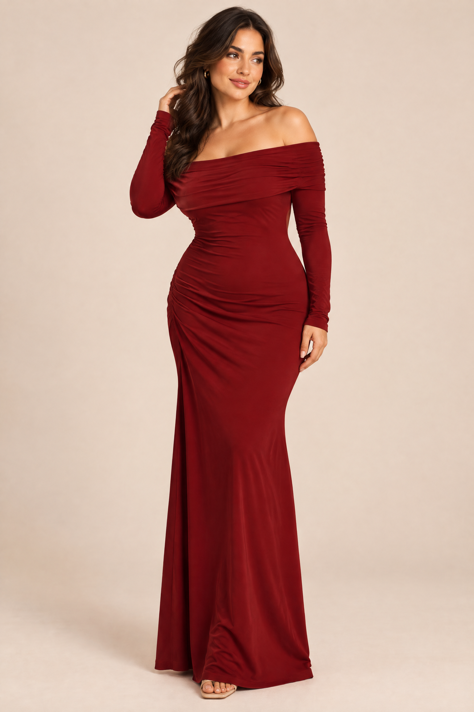 Robe longue bordeaux asymétrique à fronces et drapé | Porté sur une autre silhouette | Lounelle Paris