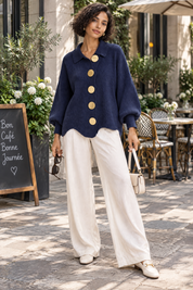 Cardigan oversize bleu marine à col | Photo lifestyle | Lounelle Paris