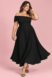 Robe asymétrique noire à épaules dénudées | Porté sur une silhouette plus ronde | Lounelle Paris